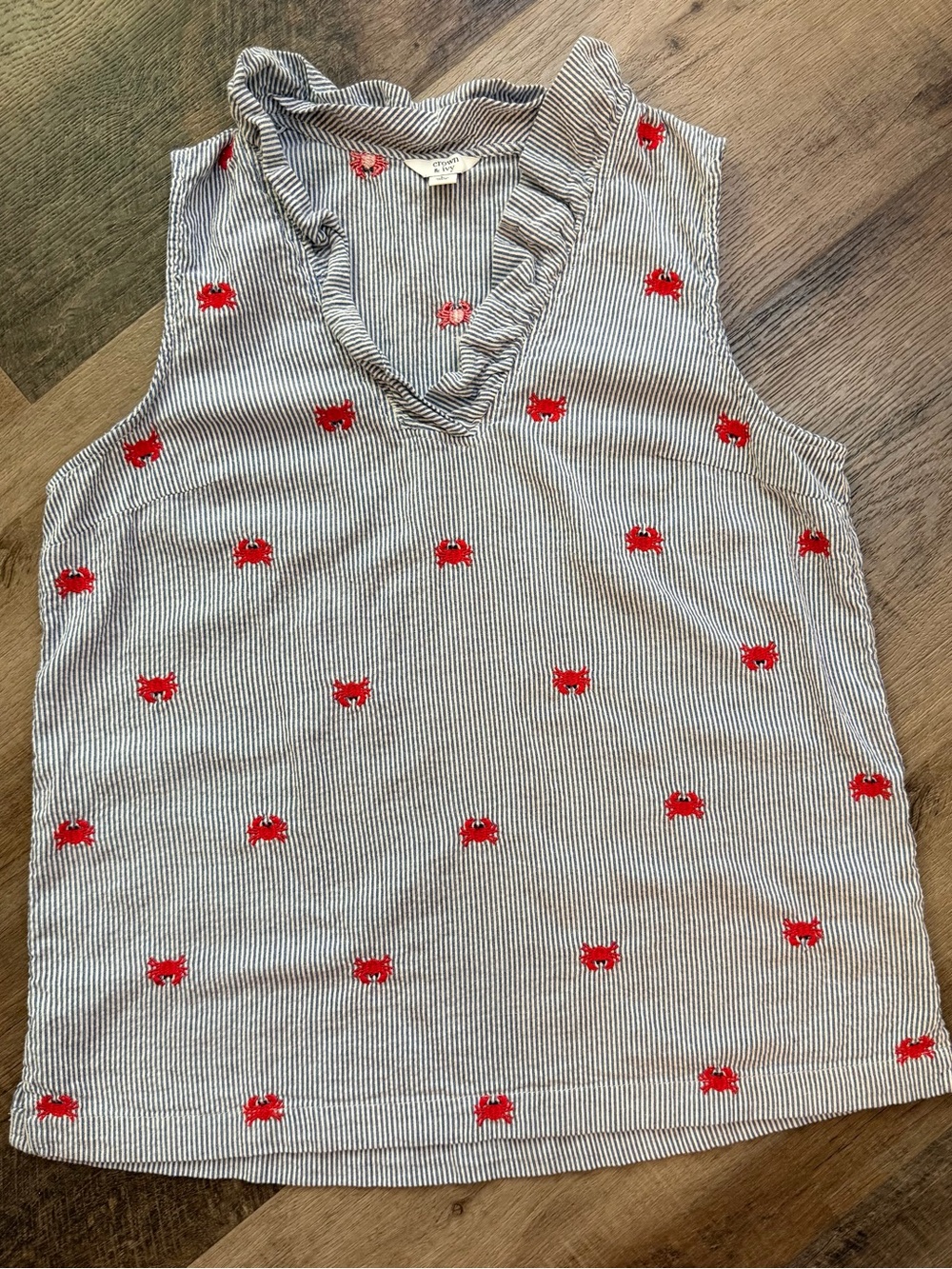 crown & ivy Ruffled V-Neck Striped Seersucker Nautical Red Crabs Top Large π¦ - Picture 9 of 10